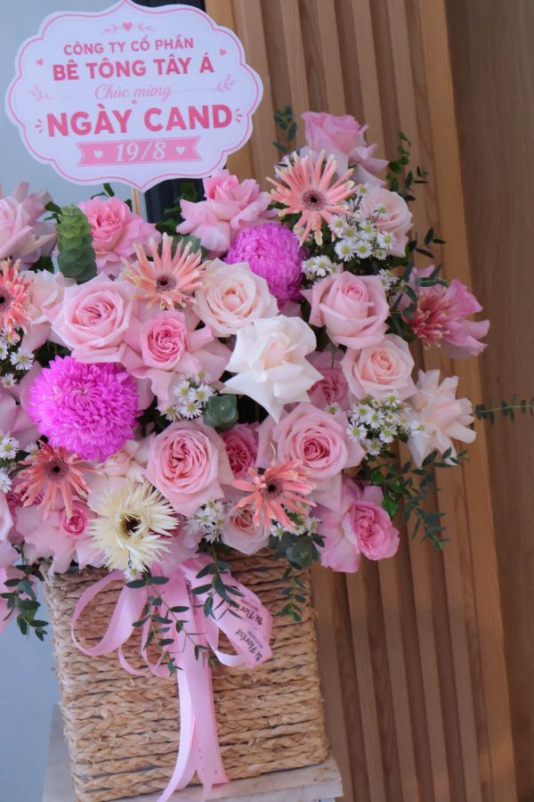 Giỏ hoa chúc mừng tặng sếp