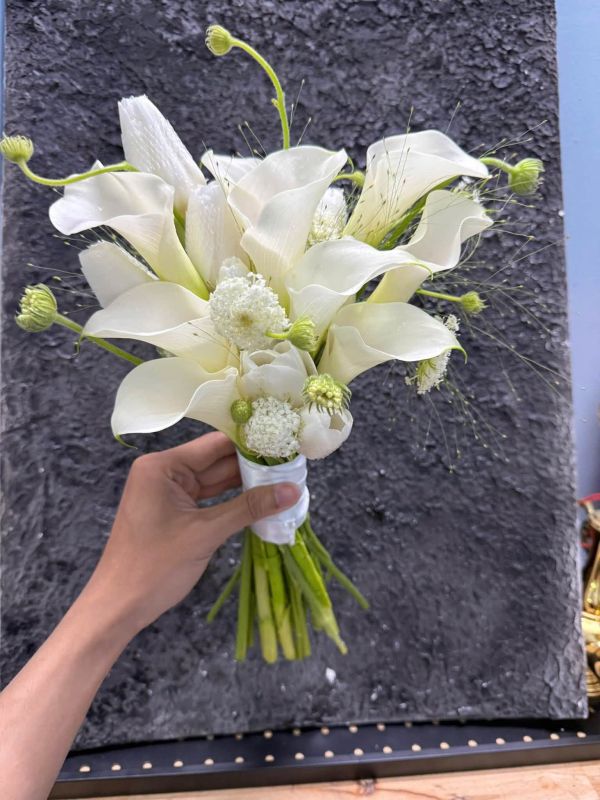 Hoa cưới cầm tay màu trắng