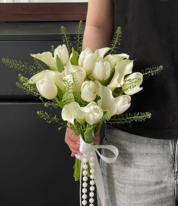 Hoa cưới cầm tay hoa Tulip